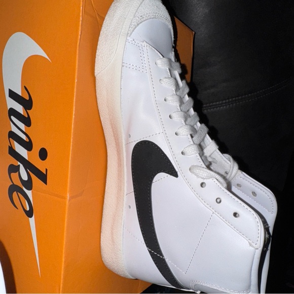 Nike Blazer 77 worn twice. Women’s 8.5 men’s 7 - Picture 5 of 7